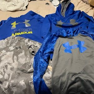Lots of 4 boys under armour sweatshirts,